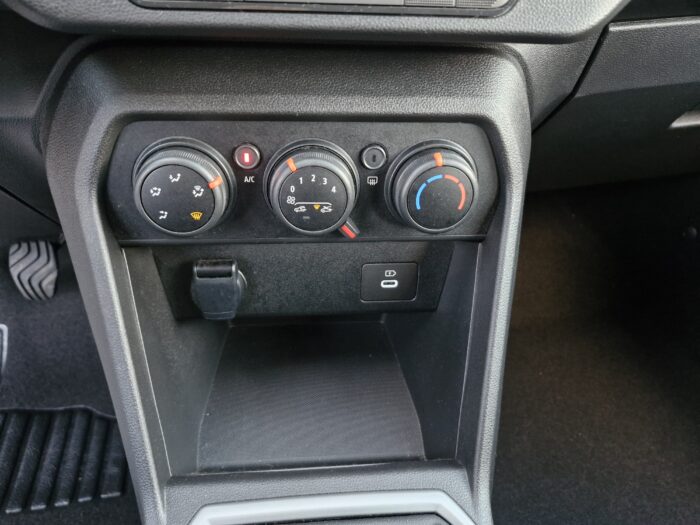 Dacia SANDERO 1.0 SCE 67 EXPRESSION - Image 19