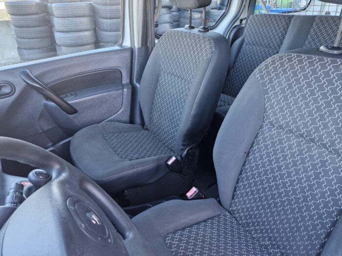 Renault KANGOO 1.5 DCI 90 EXPRESS MAXI 5 PLACES - Image 11