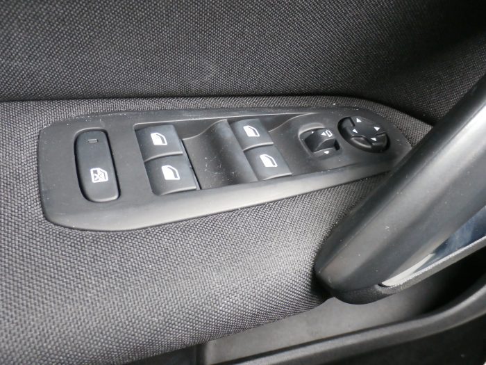 Peugeot Peugeot 308 II Phase 2 Active 1.2 PureTech 110ch S&S BVM5 - Image 6